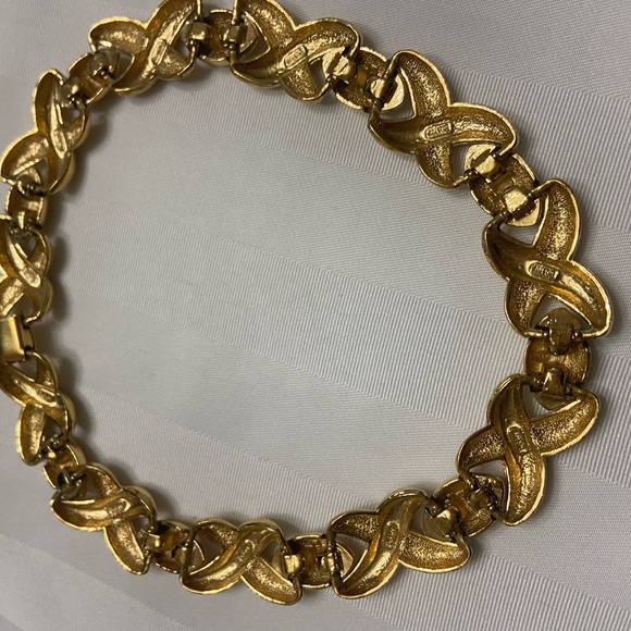 Vintage Butler Gold tone Choker style necklace - Picture 3 of 8